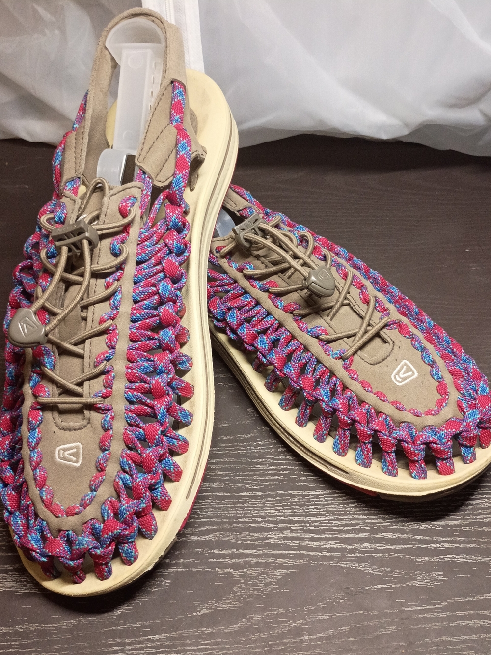 Keen Beige Sandals with Red and Blue Braided Cord. Men's 9.5 Like NEW